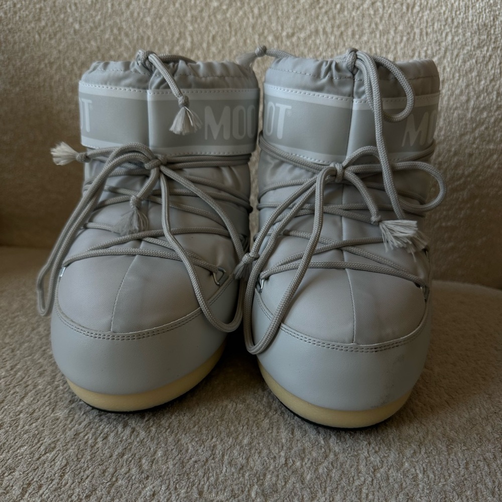 MOON BOOTS